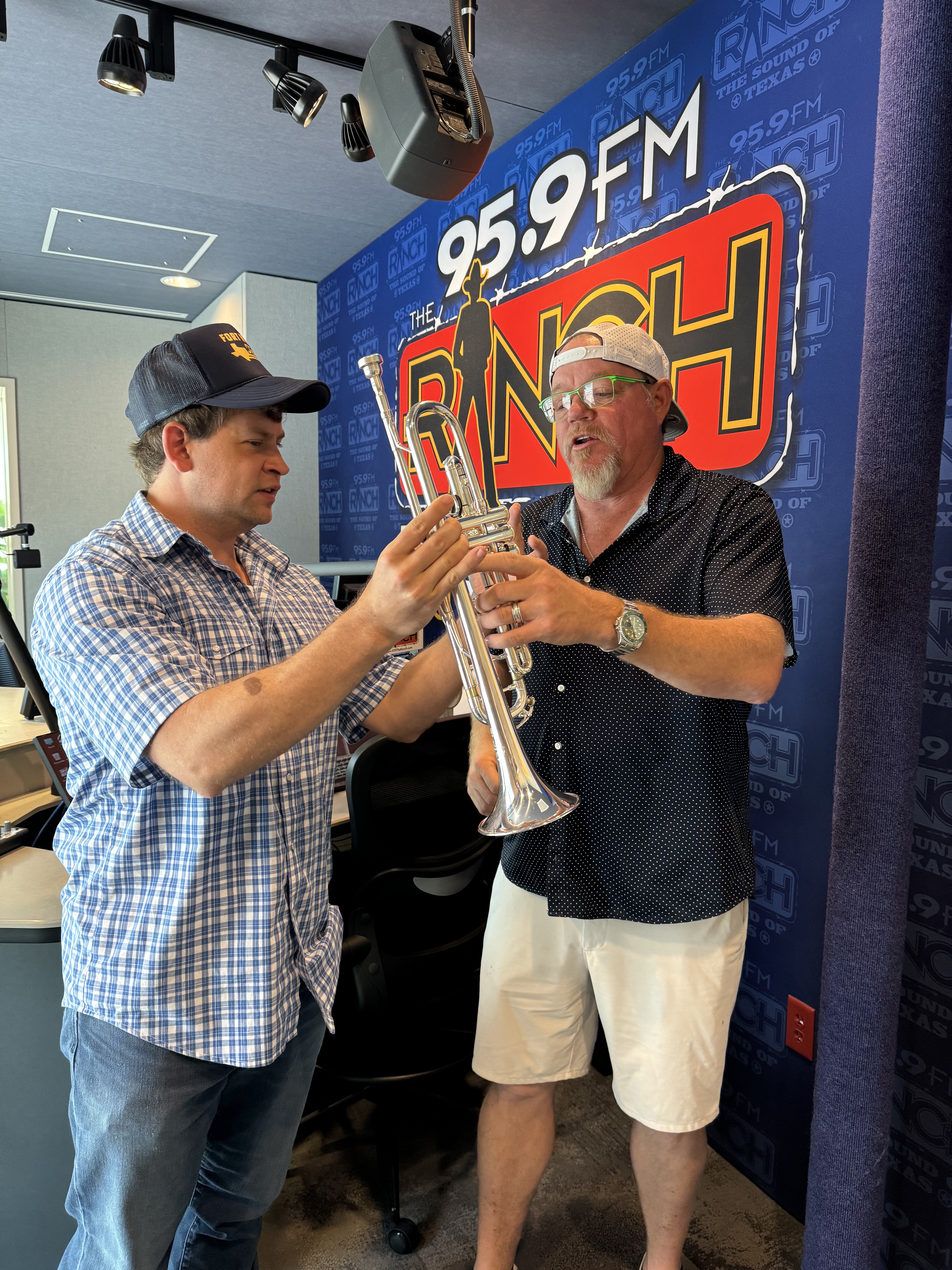 Pat Green and a FWSO musician holding a trumpet