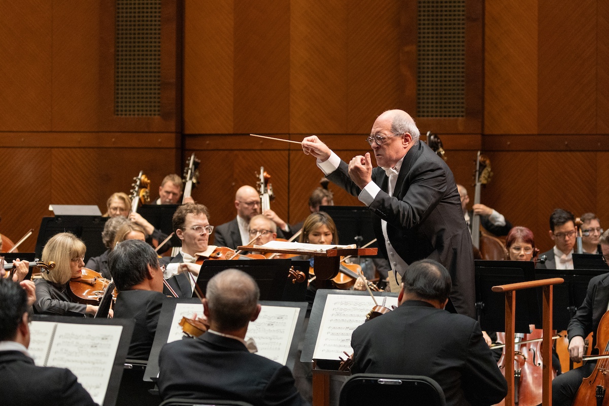 Maestro Robert Spano conducting photo credit Randal Vanderveer