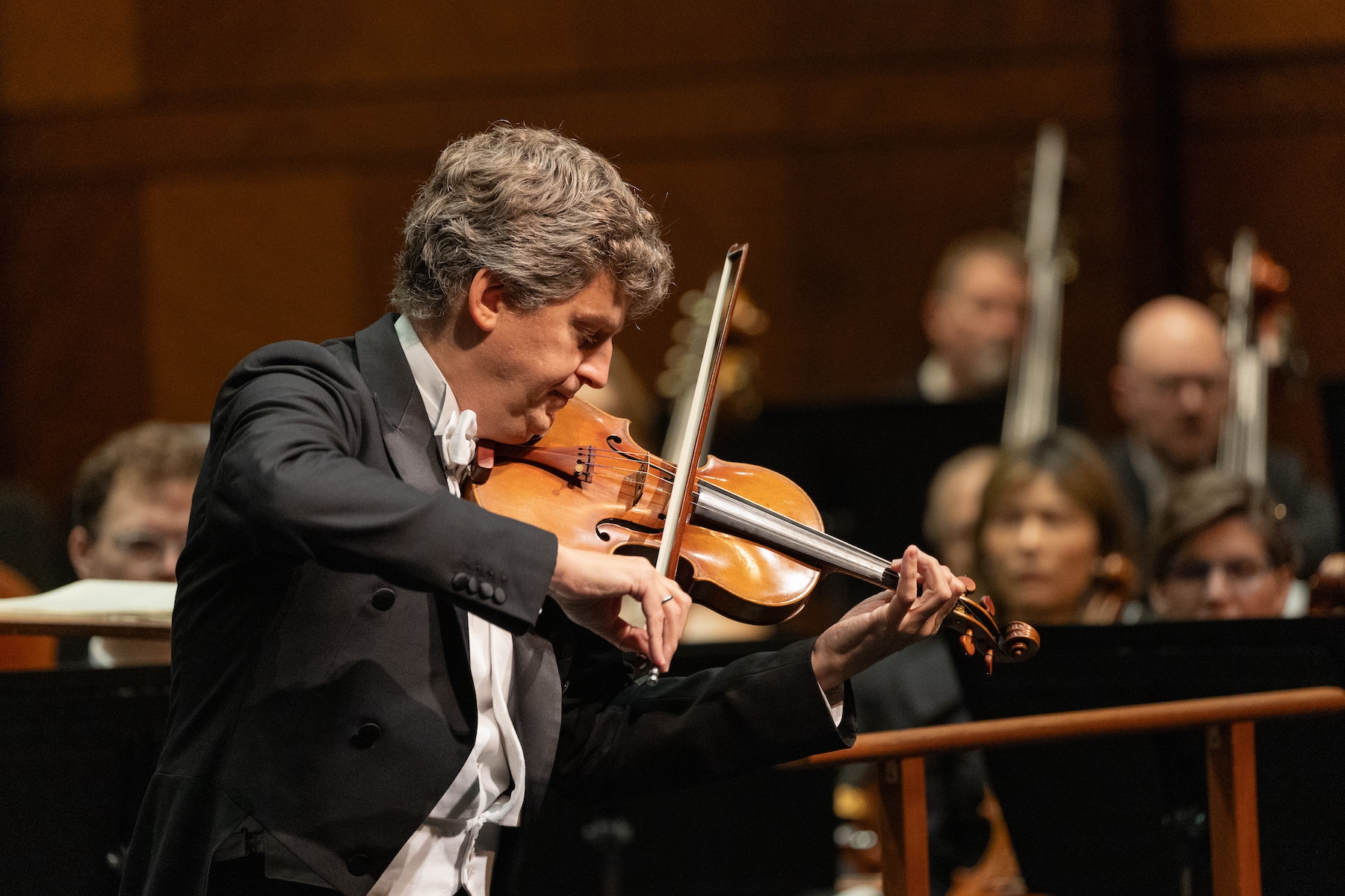 Violinist James Ehnes solo