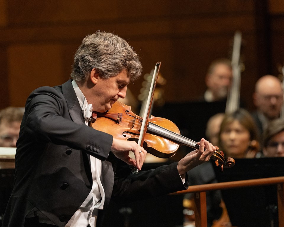 Violinist James Ehnes solo